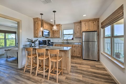 Dog-Friendly Apartment ~ 32 Mi to Fort Worth! Apartment in Texas