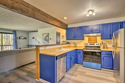 Grand Lake Condo w/ Mountain Views: Walk to Lake! Apartment in Grand Lake