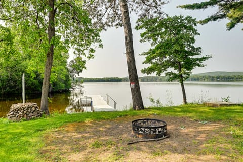 Charming Wausau Cottage: On-Site Lake Access! Cottage in Wausau