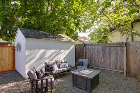 Cozy Coeur d'Alene Getaway w/ Fire Pit, Near Dtwn House in Coeur dAlene