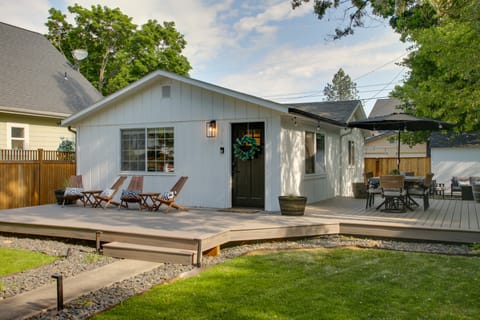 Cozy Coeur d'Alene Getaway w/ Fire Pit, Near Dtwn House in Coeur dAlene