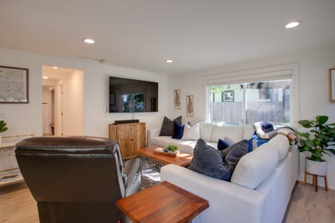 Cozy Coeur d'Alene Getaway w/ Fire Pit, Near Dtwn House in Coeur dAlene