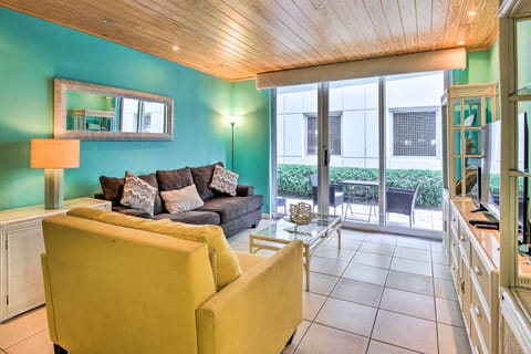 Hollywood Resort Retreat: Pool & Beach Access Apartment in Hollywood Beach