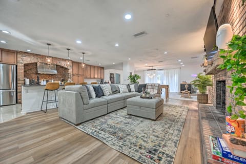 Private Pools & Hot Tubs: Luxe Brandon Oasis! House in Brandon