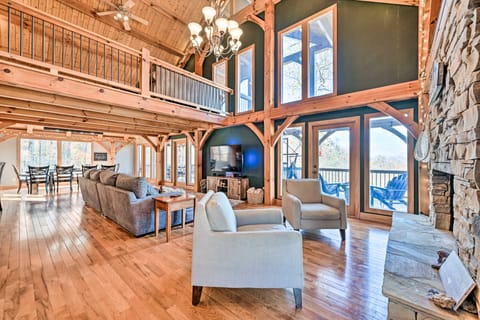 Gorgeous Franklin Getaway w/ Deck, Mountain Views! House in Tennessee