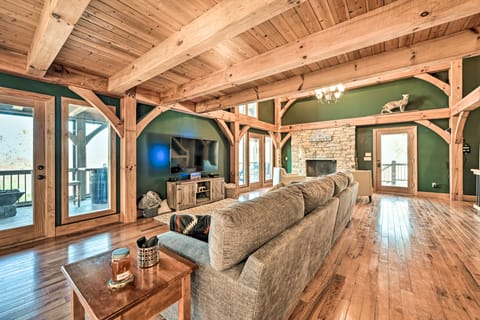 Gorgeous Franklin Getaway w/ Deck, Mountain Views! House in Tennessee