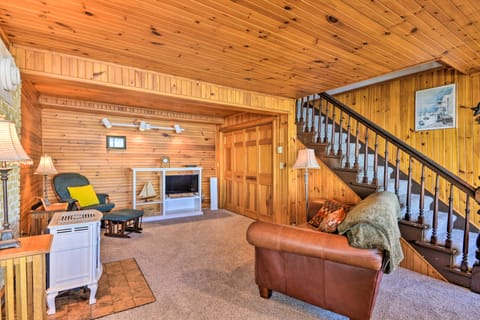 Waterfront Wellesley Island Getaway w/ Deck! House in Wellesley Island