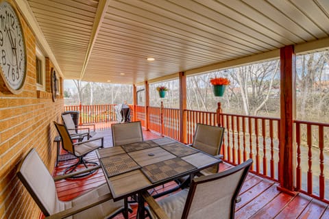 Bristol Retreat w/ Creek Access: 2 Mi to Dtwn House in Bristol