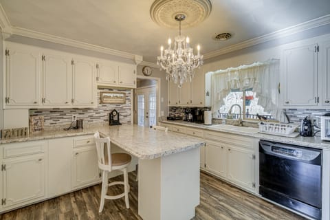 Bristol Retreat w/ Creek Access: 2 Mi to Dtwn House in Bristol