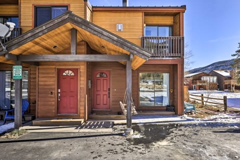 Chic Condo w/ Fireplace: Walk to Main St Frisco! Apartment in Frisco