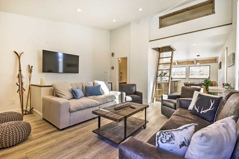 Chic Condo w/ Fireplace: Walk to Main St Frisco! Apartment in Frisco