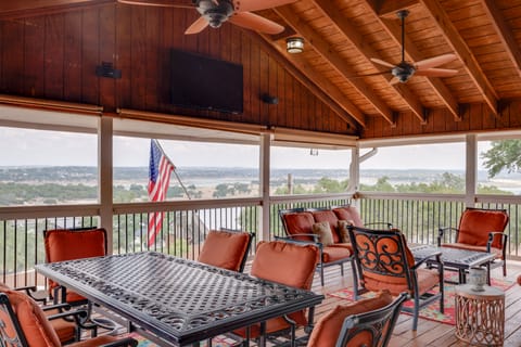 Canyon Lake Home: Hill Country & Water Views! House in Spring Branch