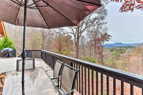 Deck & Game Room: Blue Ridge Mountain Cabin! House in Tennessee