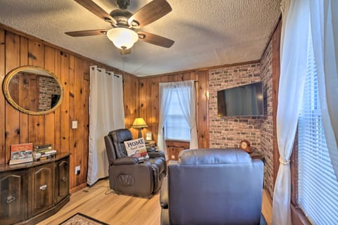 Cozy Knoxville Getaway ~ 8 Mi to Downtown! House in Knoxville