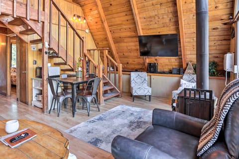 Cozy A-Frame w/ Hot Tub Near Arrowbear Lake! House in Arrowbear Lake