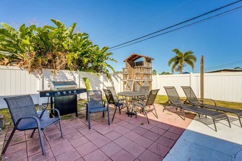 Fire Pit! Family Getaway, 6 Mi to Beach Access House in Seminole