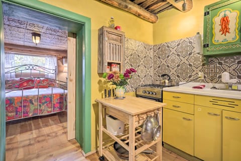 Artsy Santa Cruz Apartment w/ Shared Fire Pit! Apartment in New Mexico