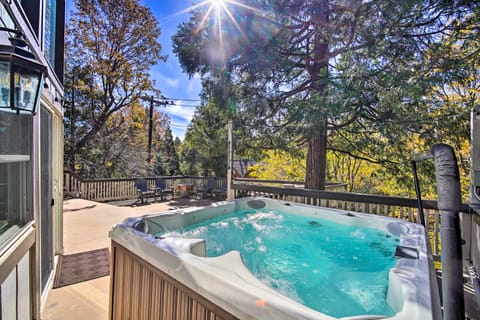 Lake Arrowhead Cabin w/ Game Room + Hot Tub! House in Lake Arrowhead