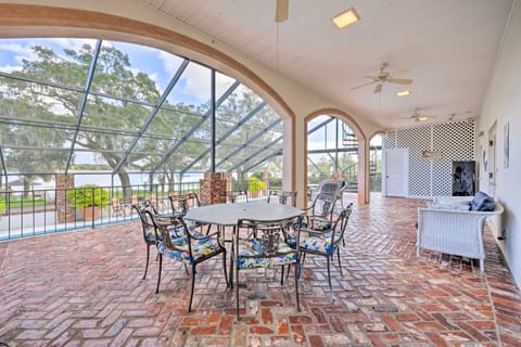 Lanai & Pool: Elegant Villa in Winter Haven! Villa in Winter Haven