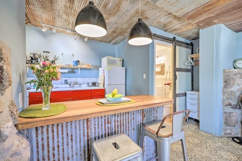 Unique Santa Cruz Studio ~ 25 Mi to Santa Fe Apartment in New Mexico