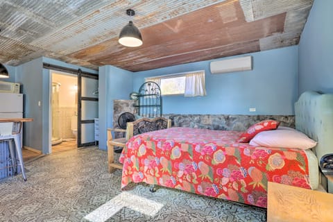 Unique Santa Cruz Studio ~ 25 Mi to Santa Fe Apartment in New Mexico