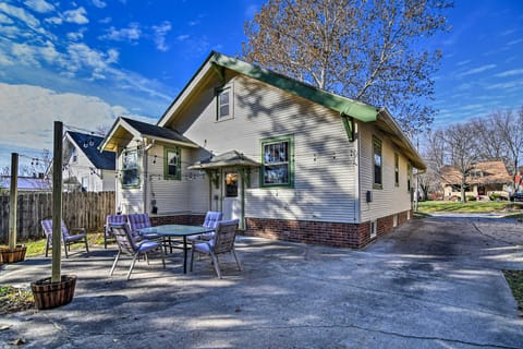 Family-Friendly Des Moines Retreat w/ Patio! House in Des Moines