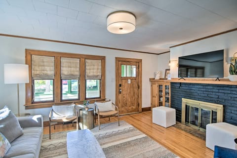 Family-Friendly Des Moines Retreat w/ Patio! House in Des Moines