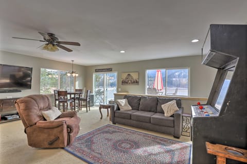 Lake Loon 'Hillside' Cottage w/ Private Deck! Cottage in Washington