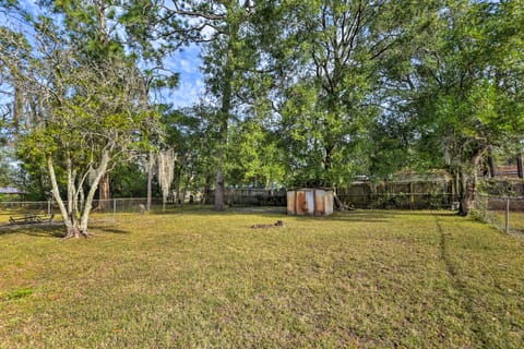 Cozy Jacksonville Home w/ Yard ~ 8 Mi to Dtwn House in Jacksonville