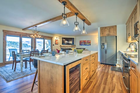 Mtn/Lake Views & 3 Mi to Skiing: Dillon Condo Apartment in Dillon