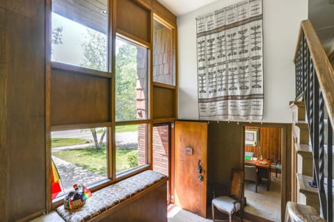 15 Mi to Downtown Minneapolis: Retreat on 5 Acres House in Minnetonka