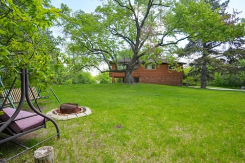 15 Mi to Downtown Minneapolis: Retreat on 5 Acres House in Minnetonka