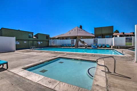 Pool Access & Lake Views: Modern Garden City Home House in Garden City