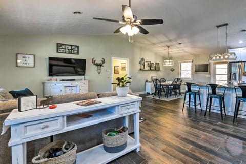 Secluded Franklin Retreat w/ Private Backyard House in Shooting Creek