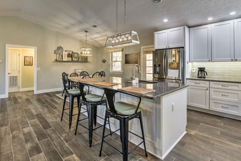 Secluded Franklin Retreat w/ Private Backyard House in Shooting Creek