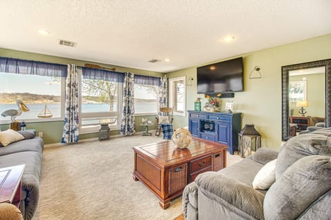 Grove Lake House w/ Boat Dock & Outdoor Spots! House in Grove