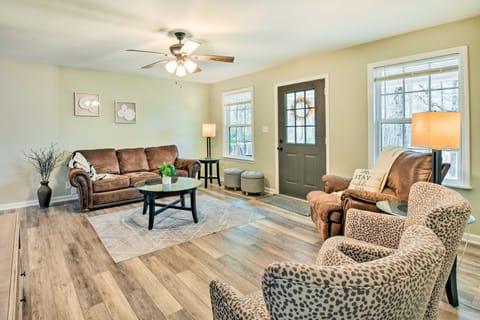 Beautiful Clarkesville Home ~ 8 Mi to Helen! House in White County