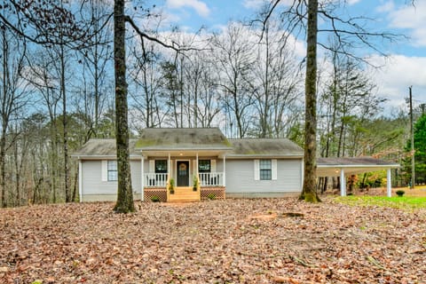 Beautiful Clarkesville Home ~ 8 Mi to Helen! House in White County