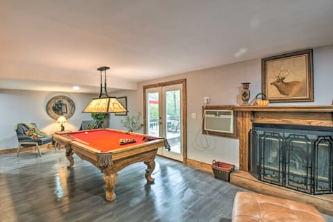 Otto Home w/ Fire Pit, Tree House & Hot Tub! House in Tennessee