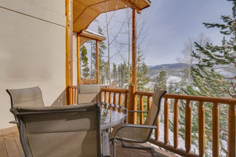 Winter Park Condo w/ Balcony & Mtn Views! Apartment in Fraser