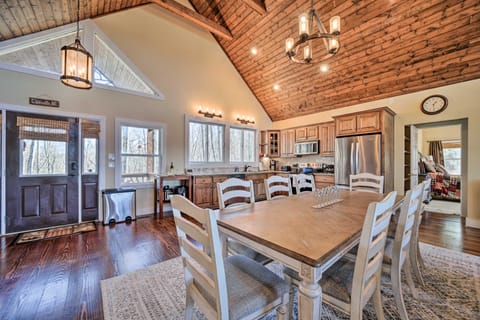 Beautiful Lake Views! ‘Glenville Serenity Lodge' House in Tennessee