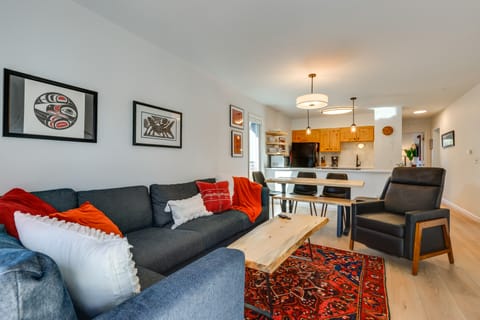 Walk to Winter Park Bus From Fraser Condo! Apartment in Fraser