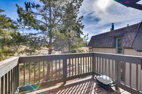 Walk to Winter Park Bus From Fraser Condo! Apartment in Fraser