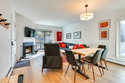 Walk to Winter Park Bus From Fraser Condo! Apartment in Fraser