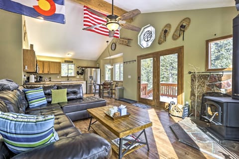 'Bristle Cone' Fairplay Cabin w/ Hot Tub House in Park County