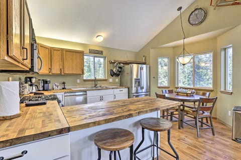 'Bristle Cone' Fairplay Cabin w/ Hot Tub House in Park County