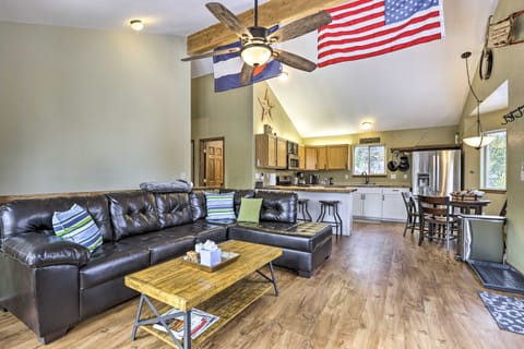 'Bristle Cone' Fairplay Cabin w/ Hot Tub House in Park County