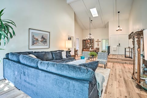 Chic Fountain Valley Getaway Near Theme Parks House in Fountain Valley