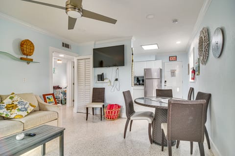 Indian Rocks Beach Retreat, Walk to Gulf & Beaches Apartment in Indian Rocks Beach