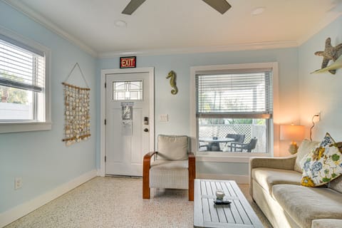 Indian Rocks Beach Retreat, Walk to Gulf & Beaches Apartment in Indian Rocks Beach